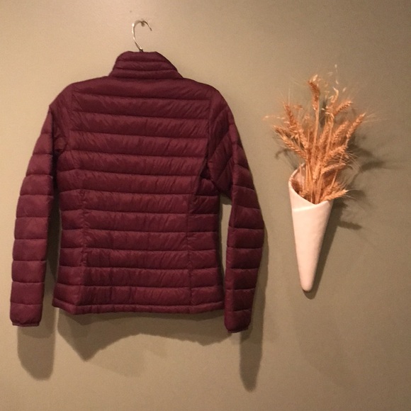 Amazon Essentials Burgundy Women’s Lightweight Water Resistant Puffer S. NWOT - Picture 2 of 5